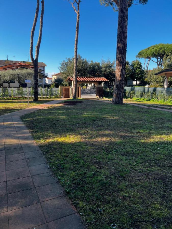 Villa Gabry E Villa Fiorita กาไมโยเร ภายนอก รูปภาพ